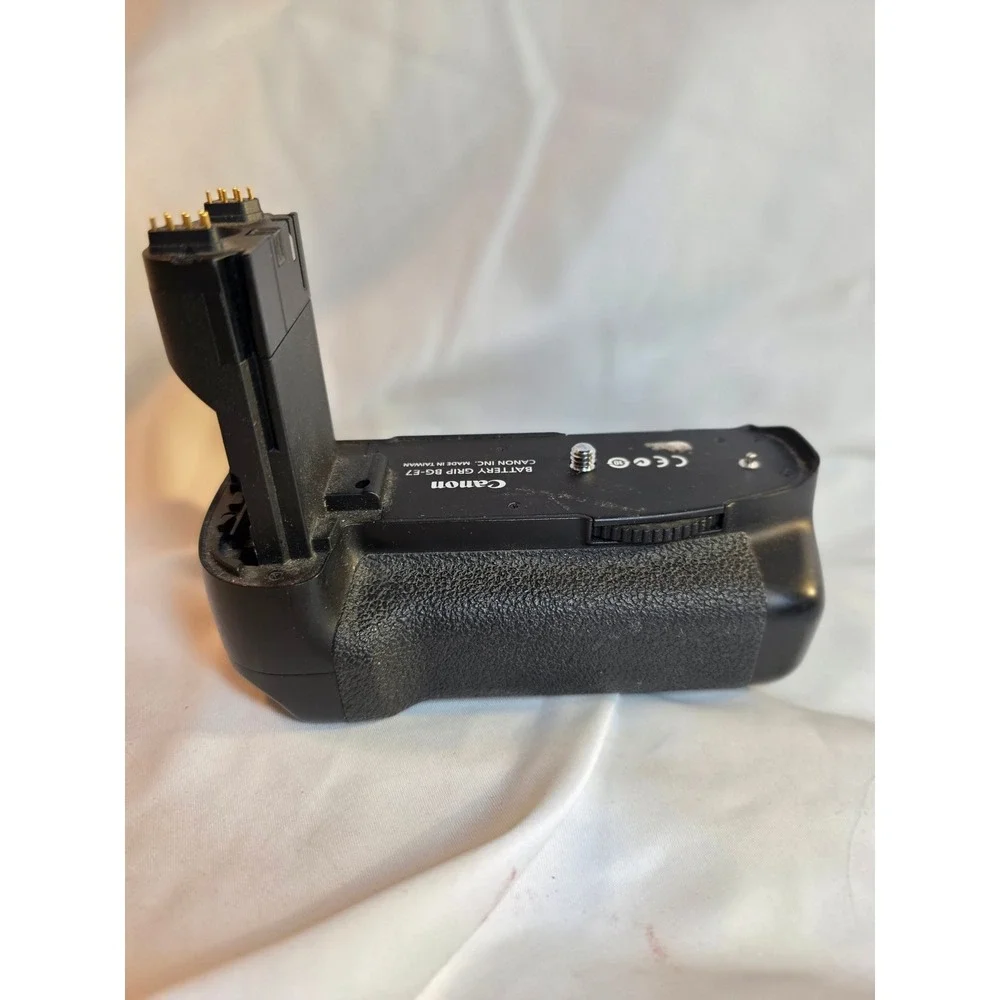 Canon BG-E7 Battery Grip for EOS 7D Digital SLR Camera Black